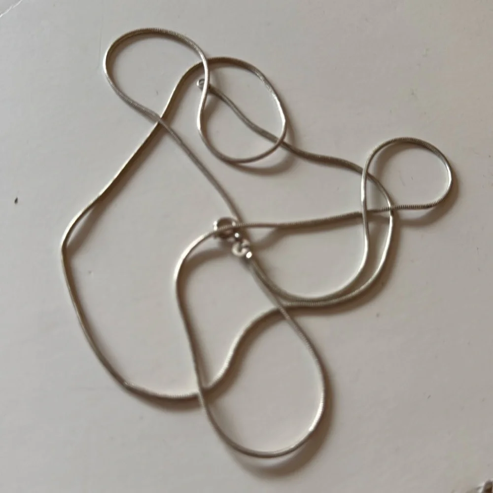 25’’ silver snake chain - Picture 2 of 2